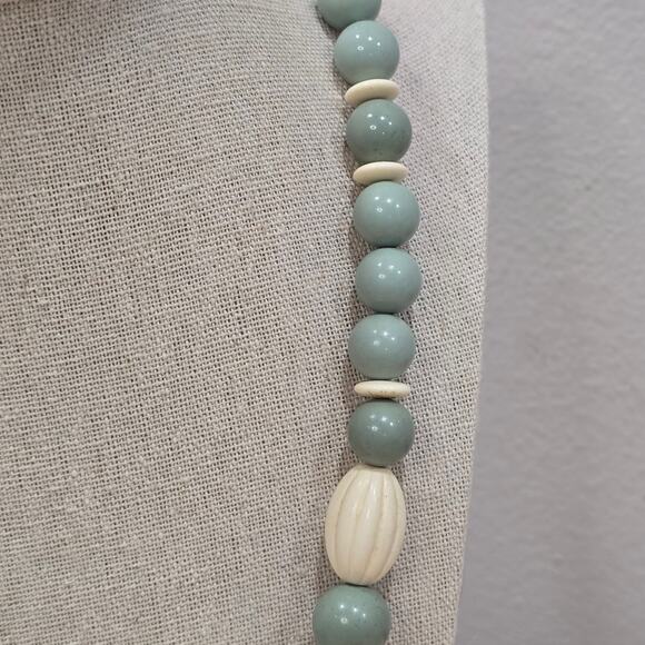 Retro 80's Avon Burst of Spring Green Cream Acrylic Geometric Bead 28" Necklace - Picture 5 of 11